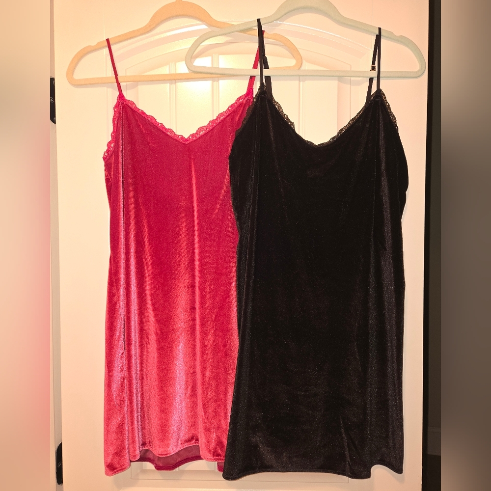 VICTORIA SECRET Set Of 2 VELVET SEXY DOLL PAJAMAS SIZE XS PTP 18